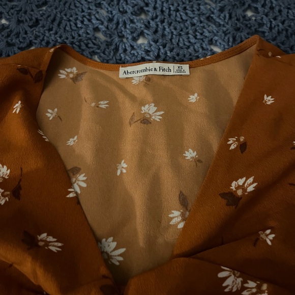 Abercrombie & Fitch top - Picture 2 of 3